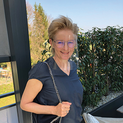 alltagsmasken-covid-19-hygienemasken-virenschutzscheibe-troepfchen