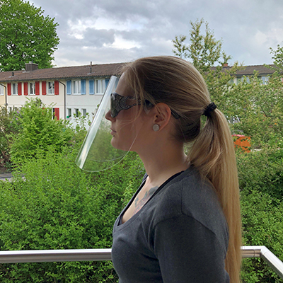 alltagsmasken-covid-19-hygienemasken-virenschutzscheibe-troepfchen