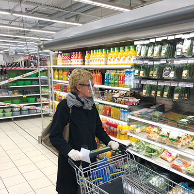 alltagsmasken-covid-19-hygienemasken-virenschutzscheibe-troepfchen